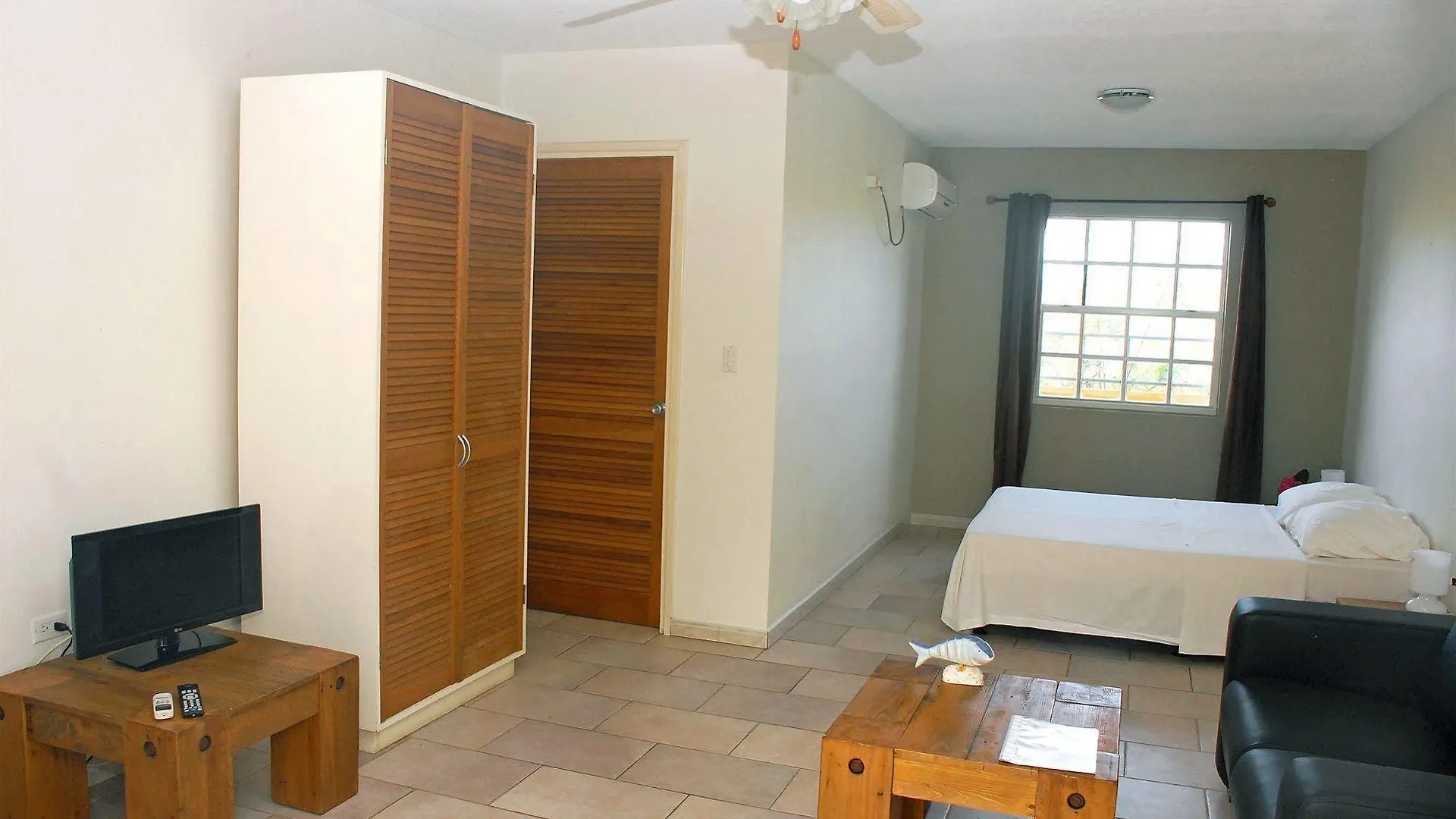 Yacht Club Apartments Bonaire 3*,