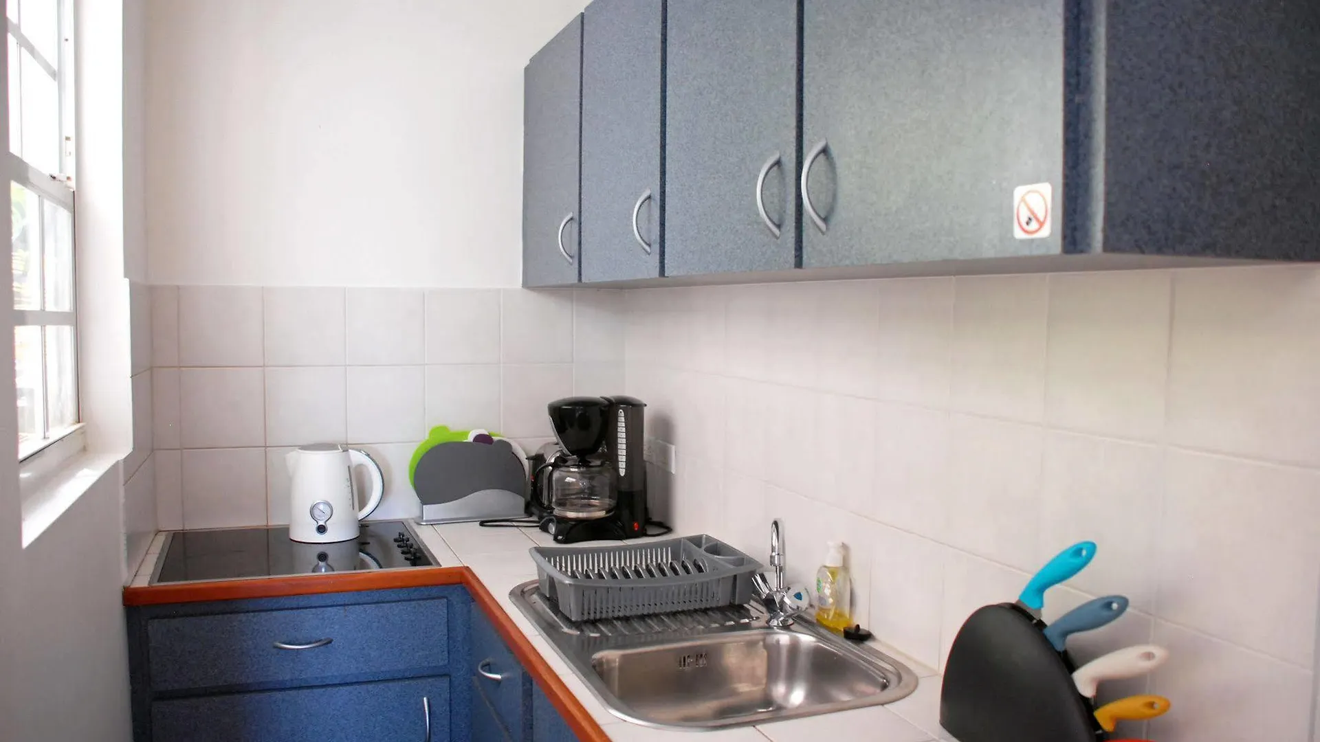 Yacht Club Apartments Bonaire 3*,