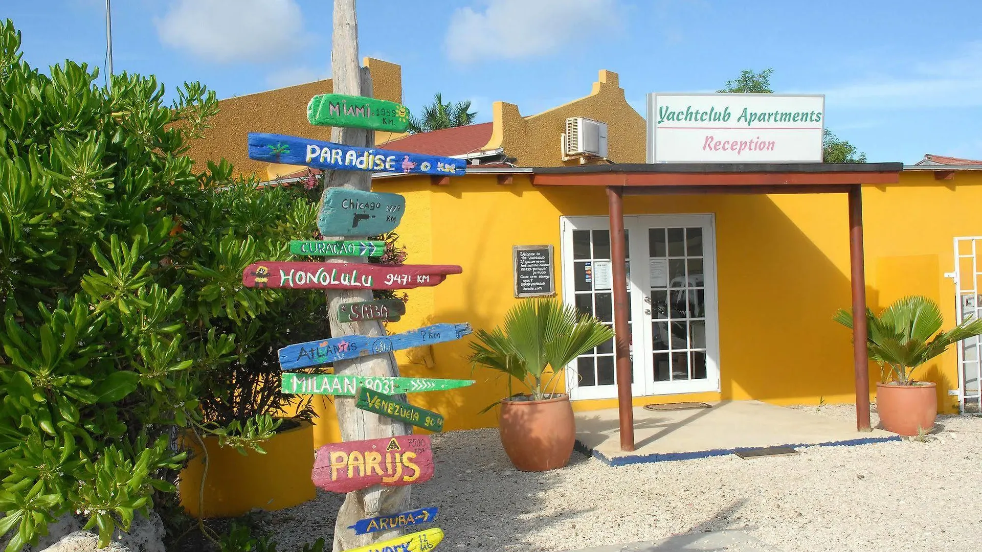 *** Apartahotel Yacht Club Apartments Bonaire Bonaire, Saint Eustatius y Saba