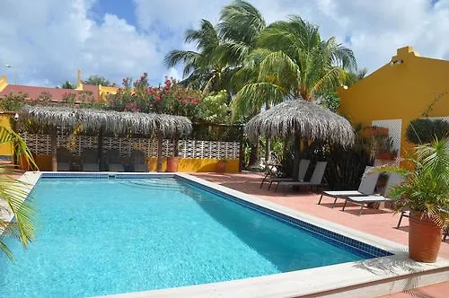 Yacht Club Apartments Bonaire 3*,